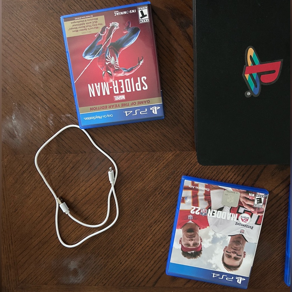 Pre-owned PS4 - Picture 2 of 6